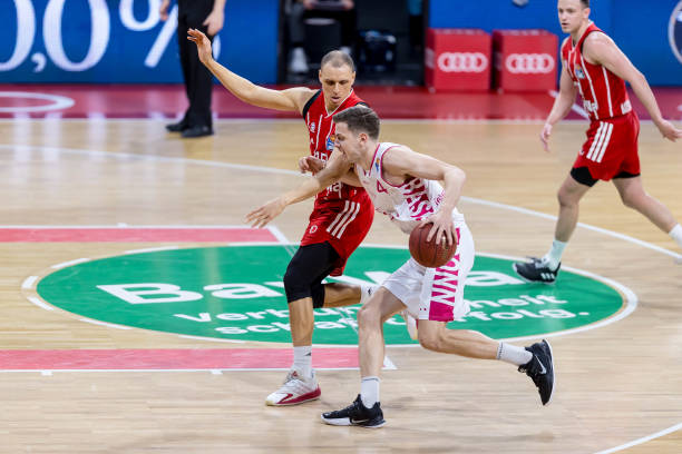 吉斯做核心 吉斯做核心